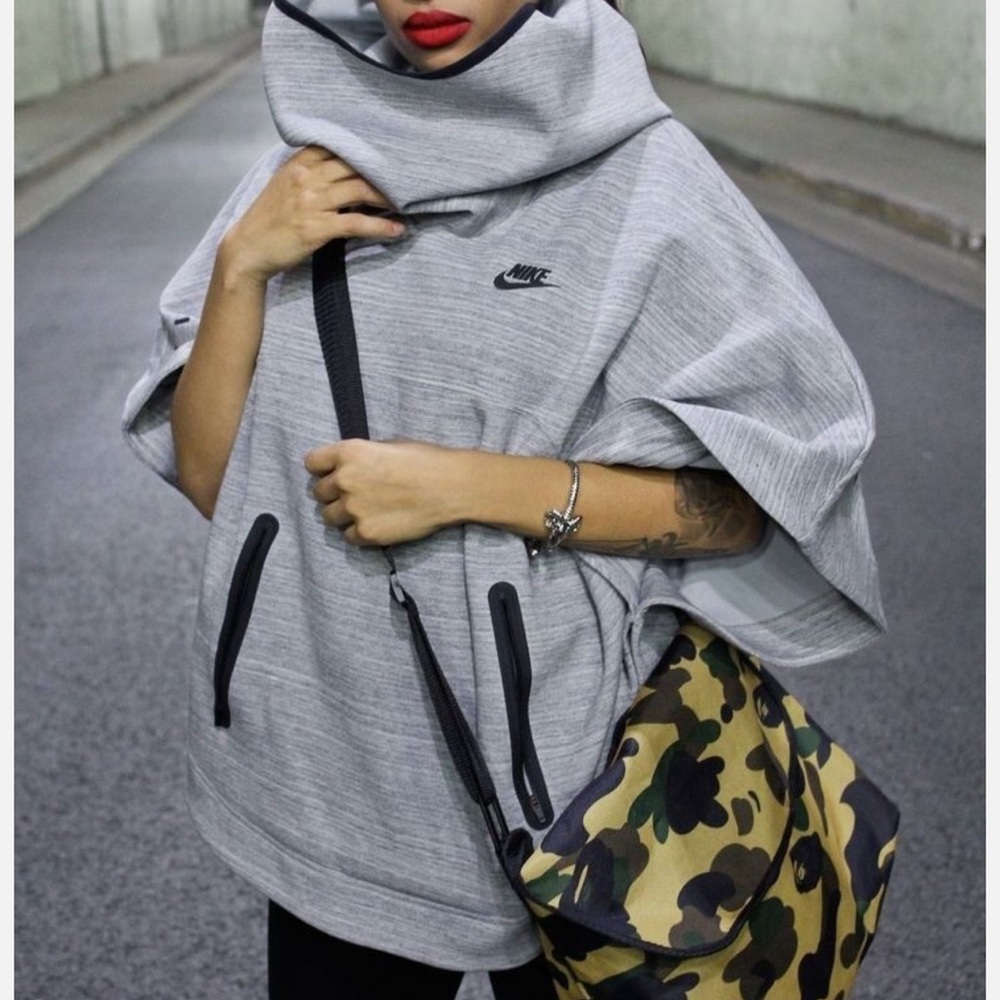 Nike Heather Gray Poncho with Camouflage Bag